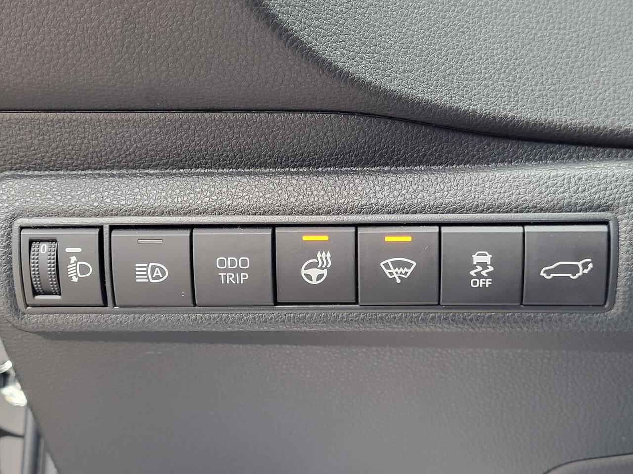 Toyota COROLLA Touring Sports Hybrid 140 Dynamic Automaat / tot 10 jaar Garantie* / Winter Pakket / All Season banden / Adaptief CC / Stuur-, Stoel en voorruitverwarming / Draadloze telefoon lader / Apple Carplay / Android Auto / Achteruitrijcamera /