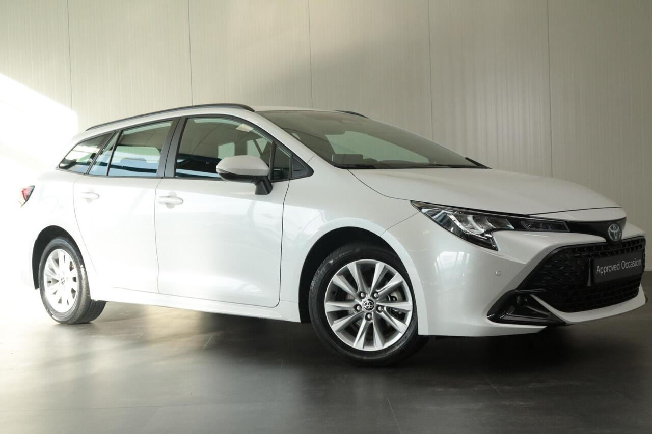 Toyota COROLLA Hybrid 140 Dynamic, Parkeersensoren , Stuur en stoelverwarming, Camera, Sensoren, Apple Carplay / Android Auto, Keyless!