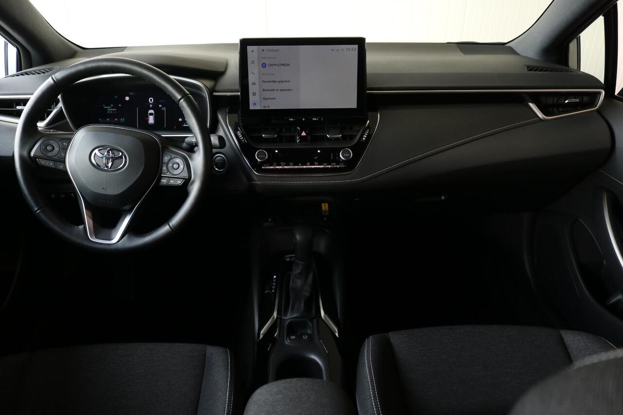 Toyota COROLLA Hybrid 140 Dynamic, Parkeersensoren , Stuur en stoelverwarming, Camera, Sensoren, Apple Carplay / Android Auto, Keyless!
