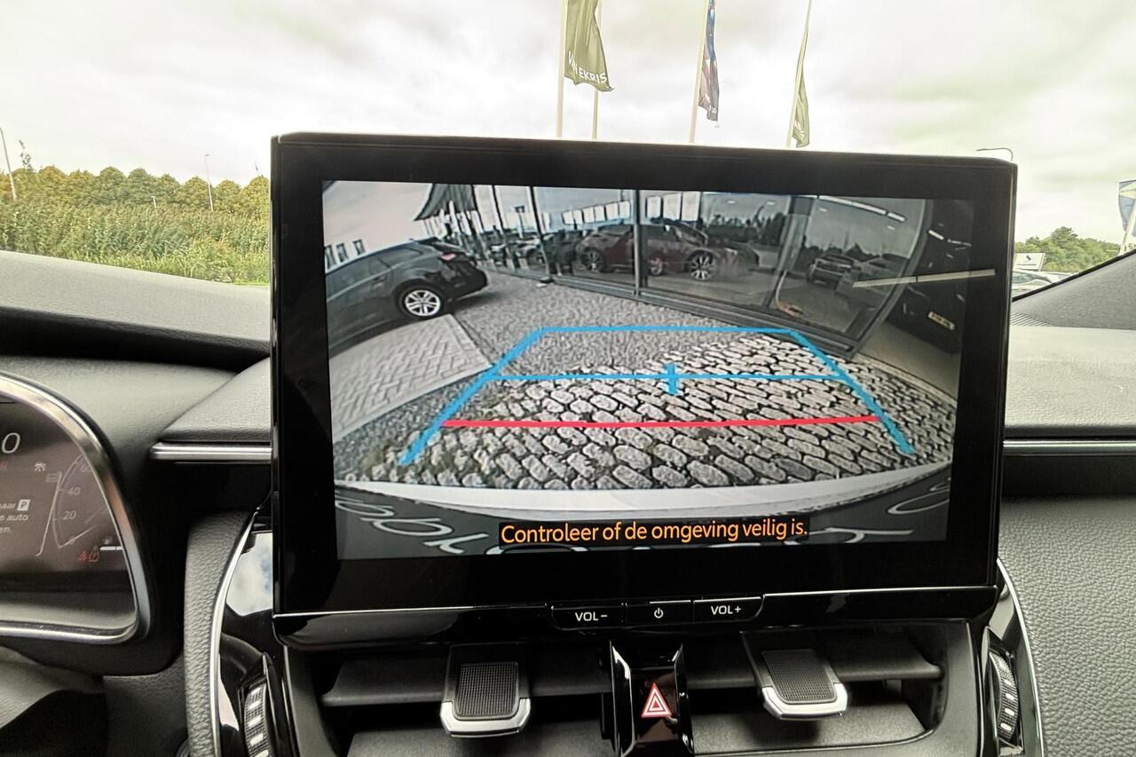 Toyota COROLLA Hybrid 140 Dynamic, Parkeersensoren , Stuur en stoelverwarming, Camera, Sensoren, Apple Carplay / Android Auto, Keyless!