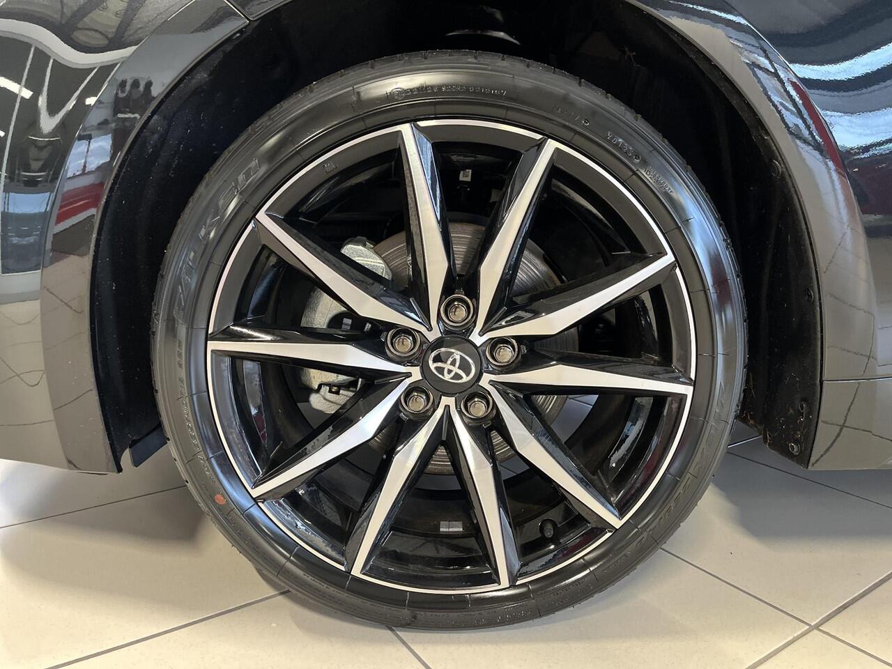 Toyota COROLLA Hybrid 180 GR Sport Plus Pack | Uit voorraad leverbaar |