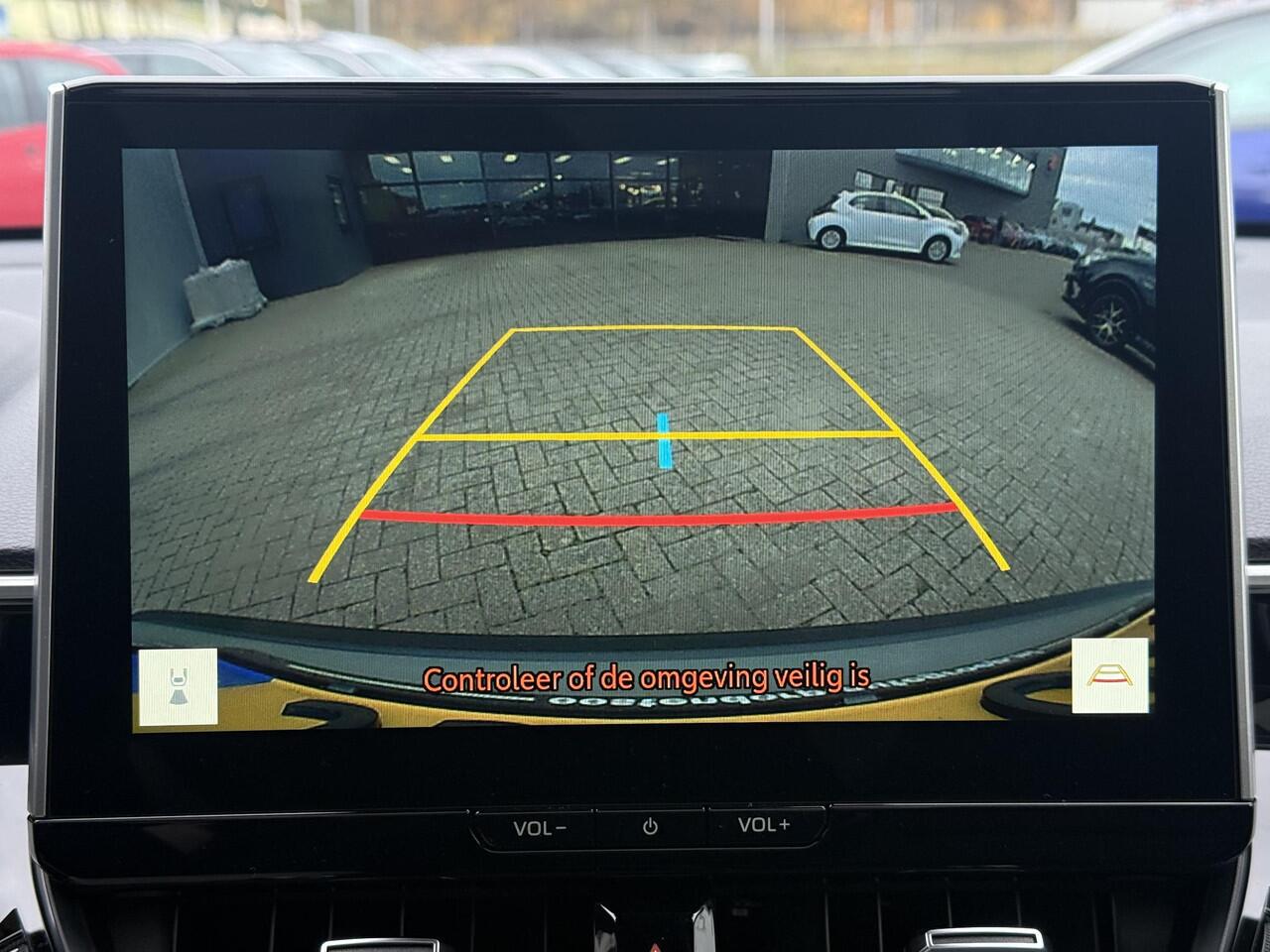 Toyota COROLLA Cross Hybrid 140 Dynamic **PANORAMA DAK/ STOEL EN STUURWIELVERWARMING/ PARKEERSENSOREN/ DODEHOEK DETECTIE**