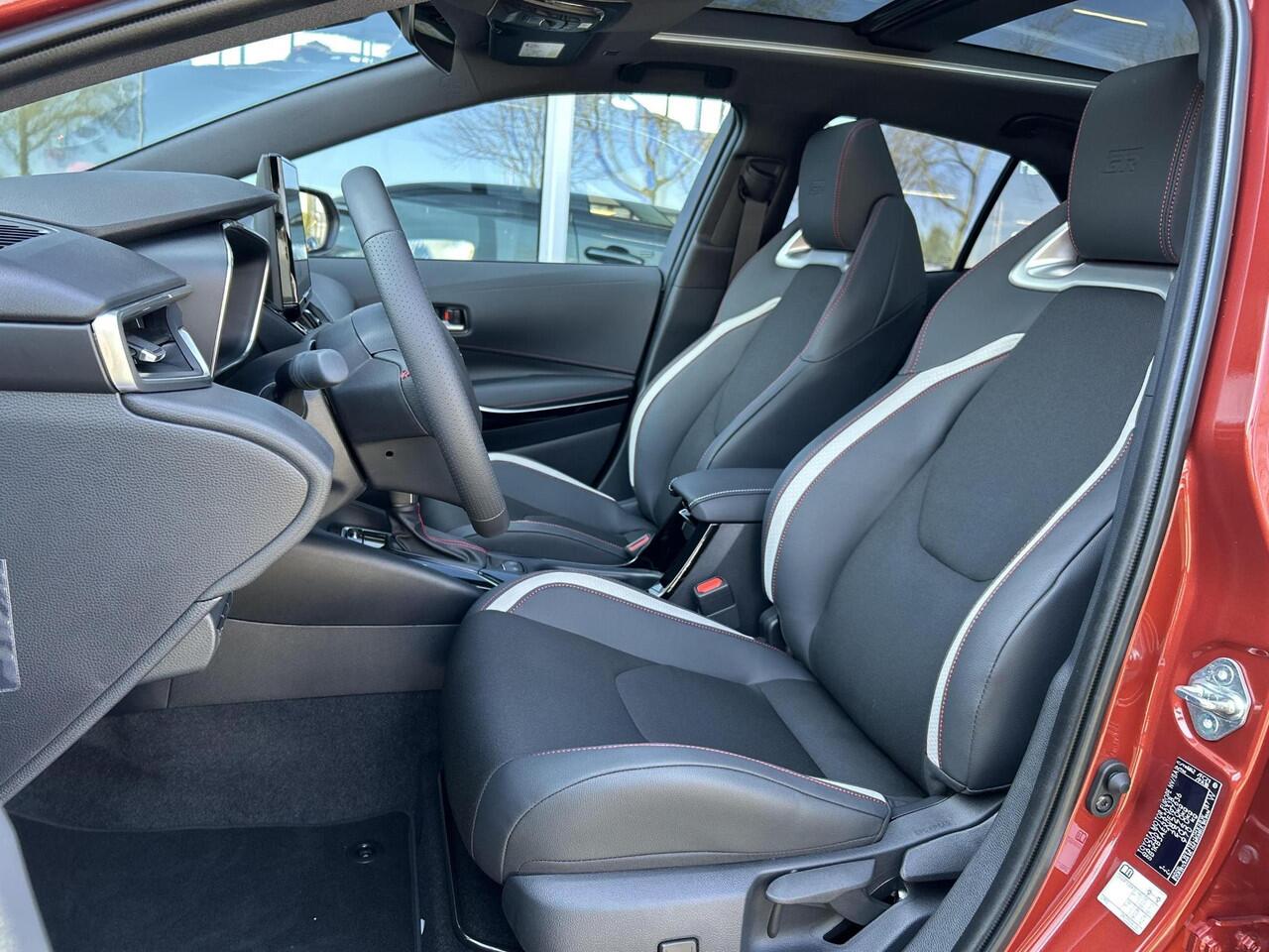 Toyota COROLLA Hybrid 140 GR Sport **NAVIGAIE/ PANORAMA DAK/ HEAD UP DISPLAY/ DODEHOEK DETECTIE**