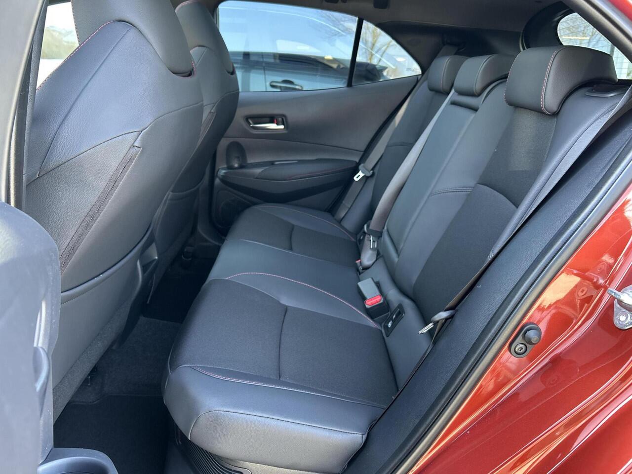 Toyota COROLLA Hybrid 140 GR Sport **NAVIGAIE/ PANORAMA DAK/ HEAD UP DISPLAY/ DODEHOEK DETECTIE**