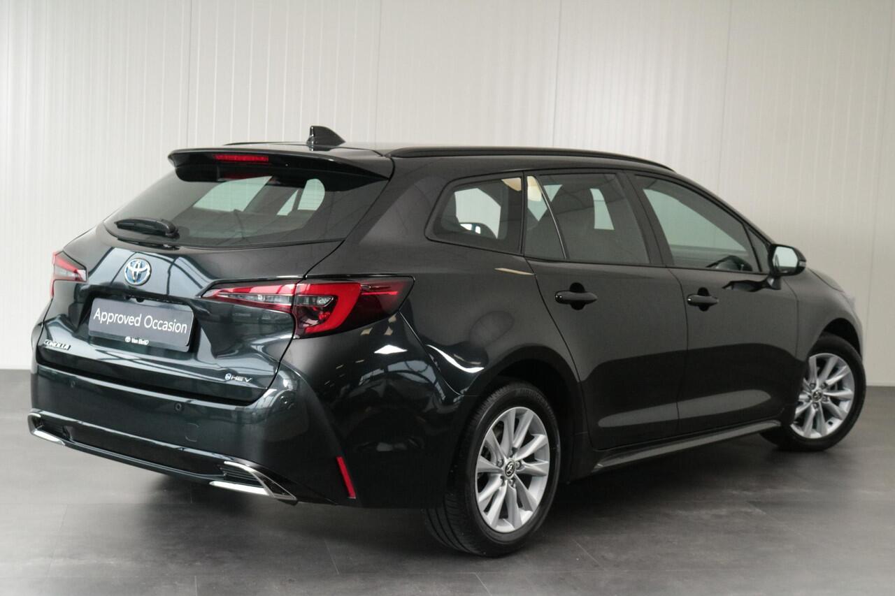 Toyota COROLLA Hybrid 140 Dynamic, Parkeersensoren , Stuur en stoelverwarming