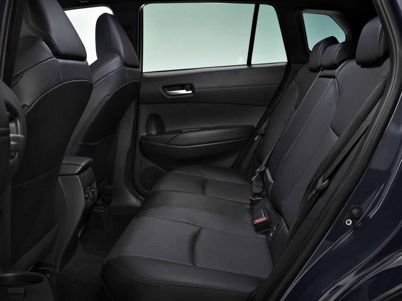 Toyota COROLLA Cross Hybrid 140 Active ¤37.495,- RIJKLAAR! Nu ¤2.000,- voordeel! Nu extra scherp geprijsd!