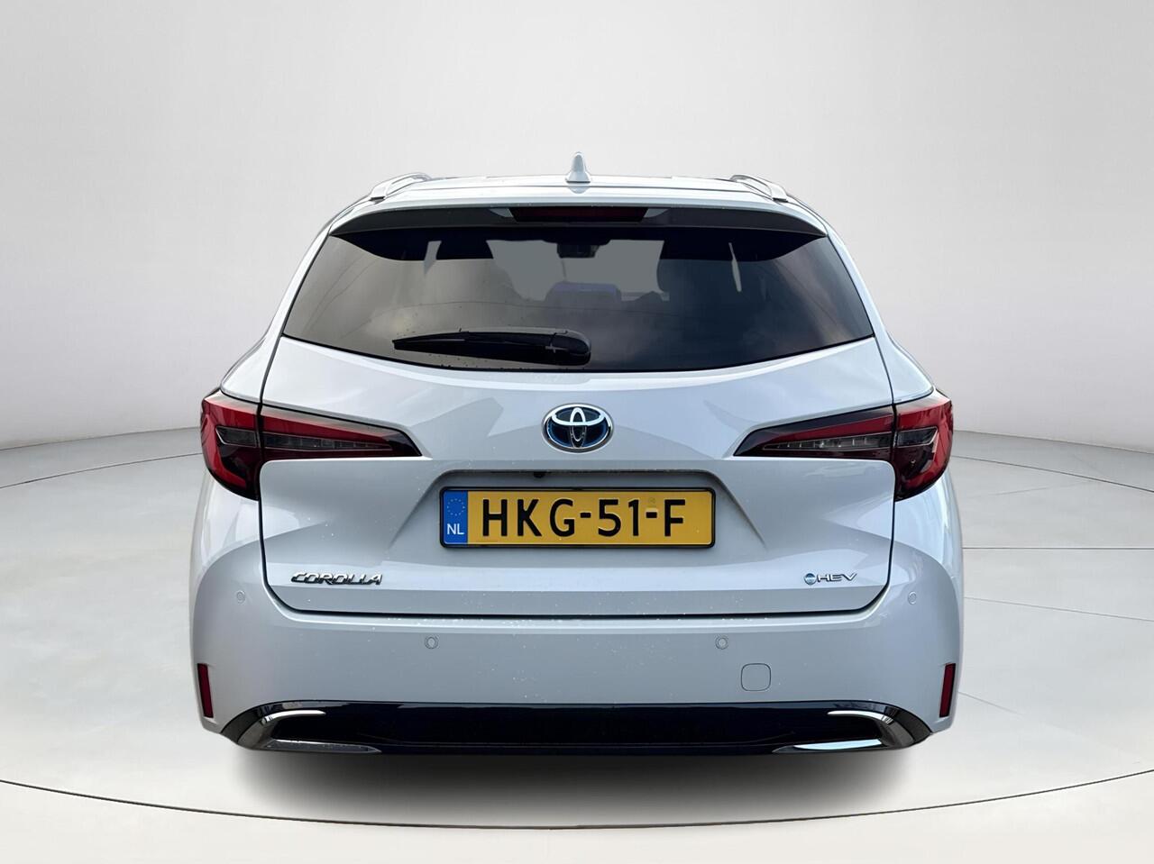 Toyota COROLLA Touring Sports Hybrid 140 Dynamic **STOELVERWARMING/ PARKEERSENSOREN/ KEYLESS/ ADAPTIEF CRUISE CONTROL/ GARANTIE**