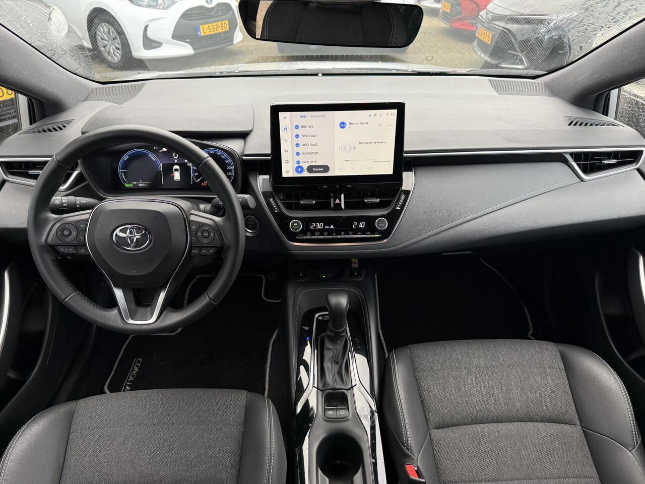 Toyota COROLLA Touring Sports Hybrid 140 Dynamic **STOELVERWARMING/ PARKEERSENSOREN/ KEYLESS/ ADAPTIEF CRUISE CONTROL/ GARANTIE**