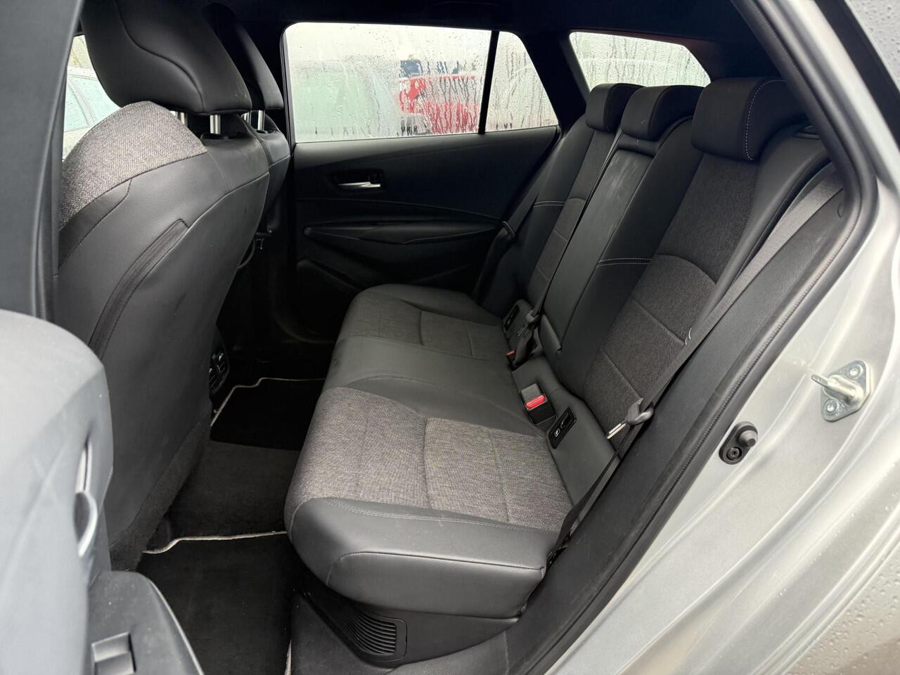 Toyota COROLLA Touring Sports Hybrid 140 Dynamic **STOELVERWARMING/ PARKEERSENSOREN/ KEYLESS/ ADAPTIEF CRUISE CONTROL/ GARANTIE**