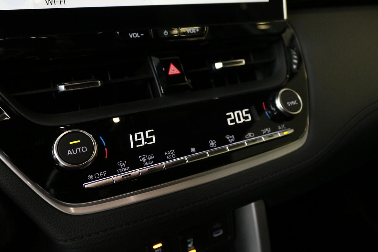 Toyota COROLLA Cross Hybrid 140 Dynamic Limited, Blind Spot, Sensoren, Stoel & Stuur verwarming!