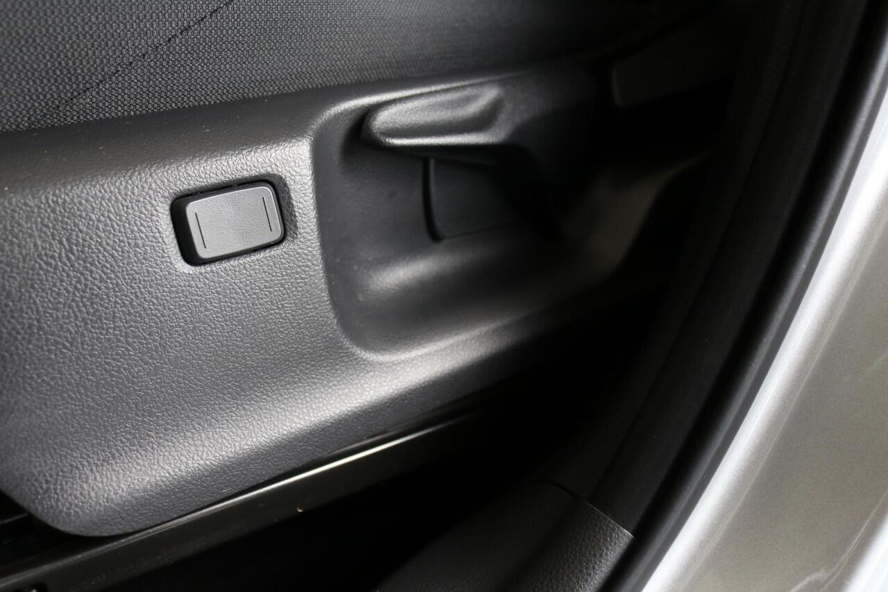 Toyota COROLLA Cross Hybrid 140 Dynamic Limited, Blind Spot, Stoel & Stuurverwarming, Sensoren!