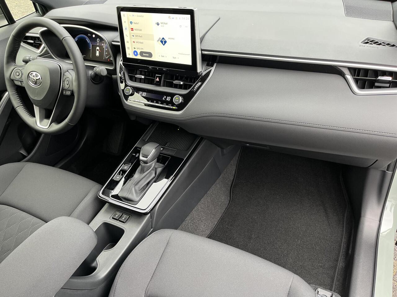 Toyota COROLLA Cross Hybrid 140 Dynamic | Urban Khaki | 2025 model | Demonstratie auto |