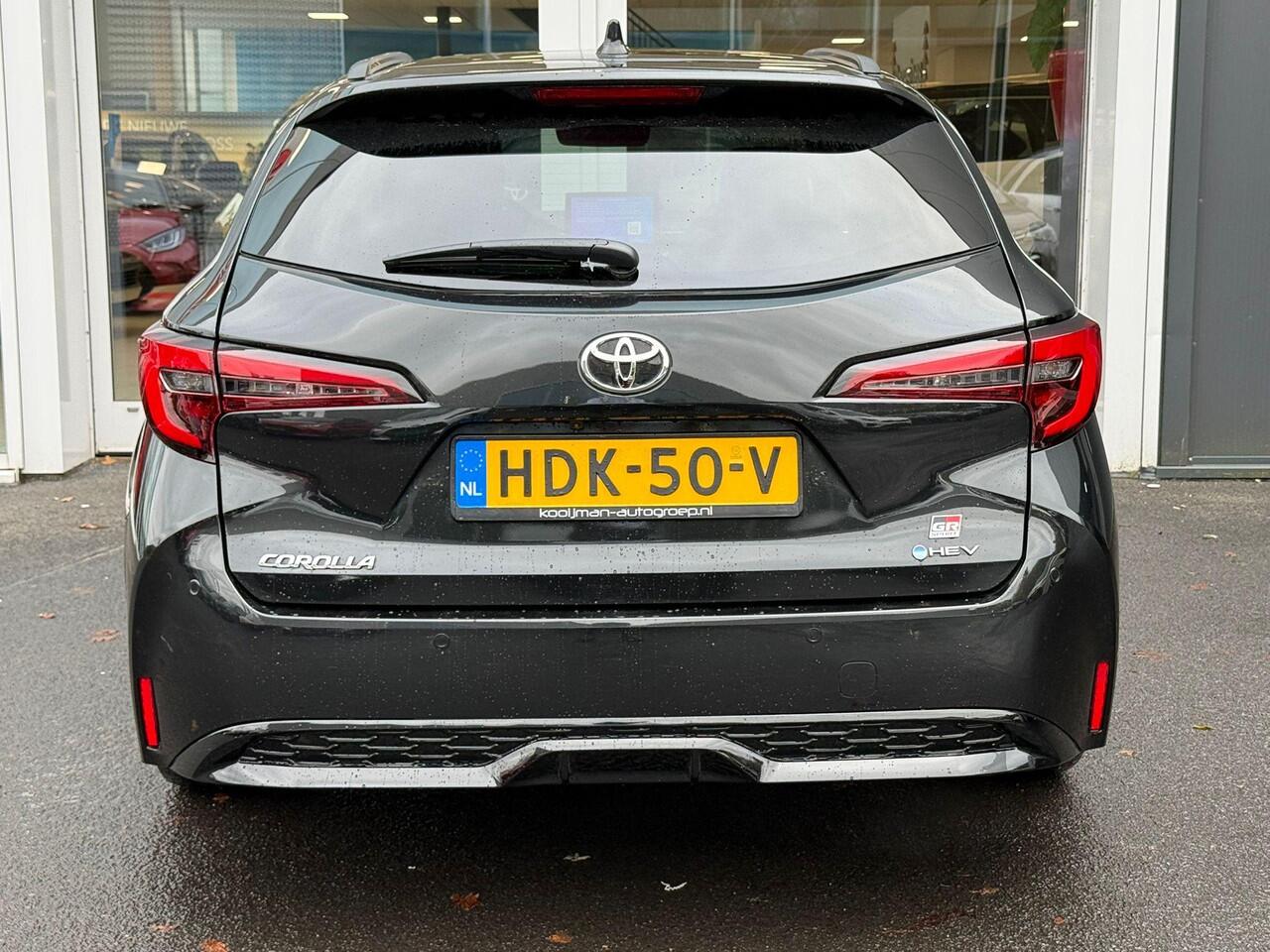 Toyota COROLLA Touring Sports Hybrid 200 GR Sport Plus Schuif-/Kanteldak | JBL premium geluid | Dodehoekdetectie | Parkeersensoren rondom | Stoelverwarming voor+achter