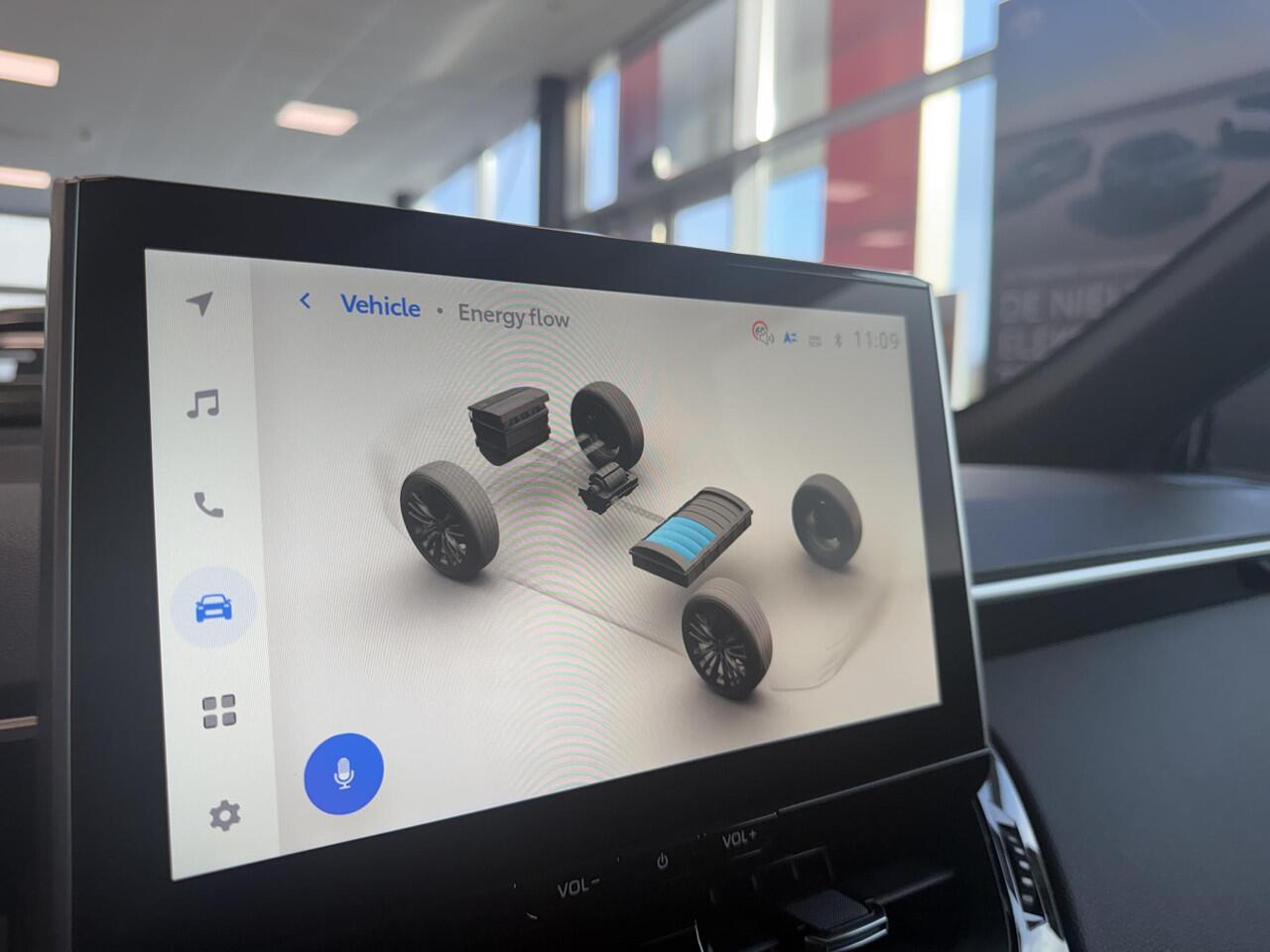 Toyota COROLLA Cross Hybrid 140 Dynamic Dodehoekdetectie | Parkeersensoren | Stoel & Stuur verwarming | Garantie t/m 2035! | Direct leverbaar