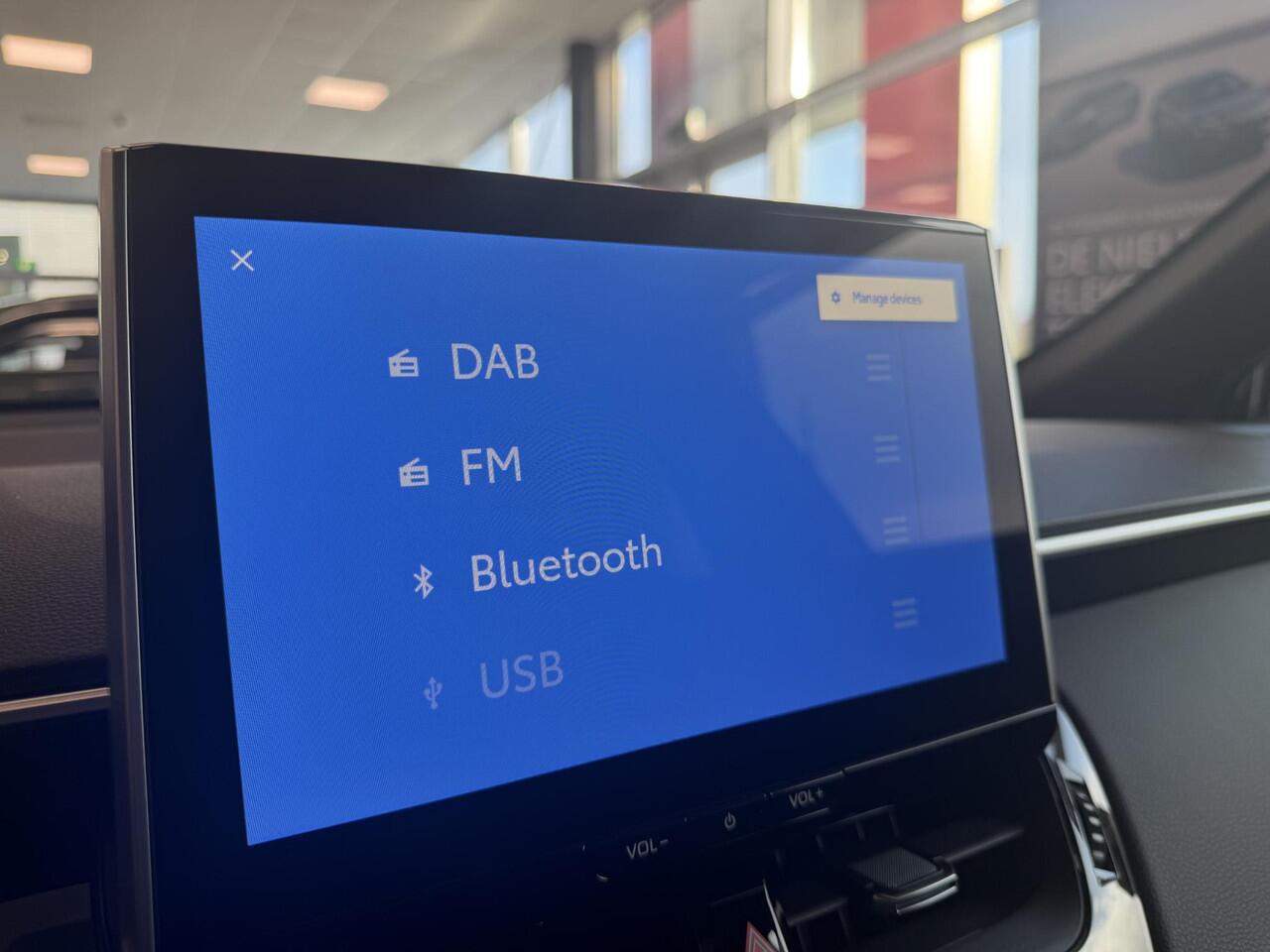 Toyota COROLLA Cross Hybrid 140 Dynamic Dodehoekdetectie | Parkeersensoren | Stoel & Stuur verwarming | Garantie t/m 2035! | Direct leverbaar