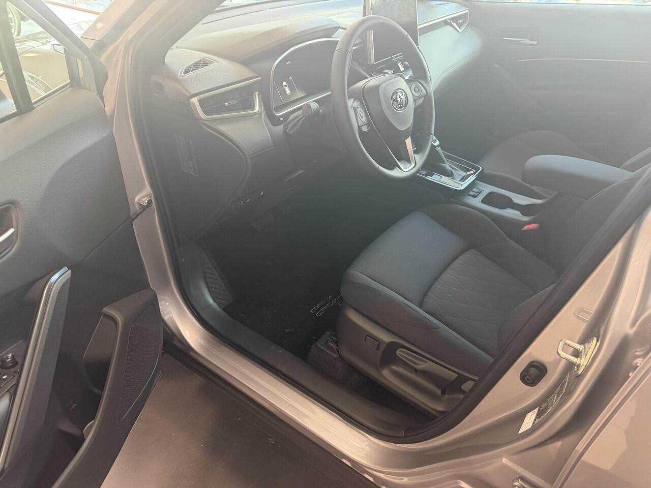 Toyota COROLLA Cross Hybrid 140 Dynamic Dodehoekdetectie | Parkeersensoren | Stoel & Stuur verwarming | Garantie t/m 2035! | Direct leverbaar