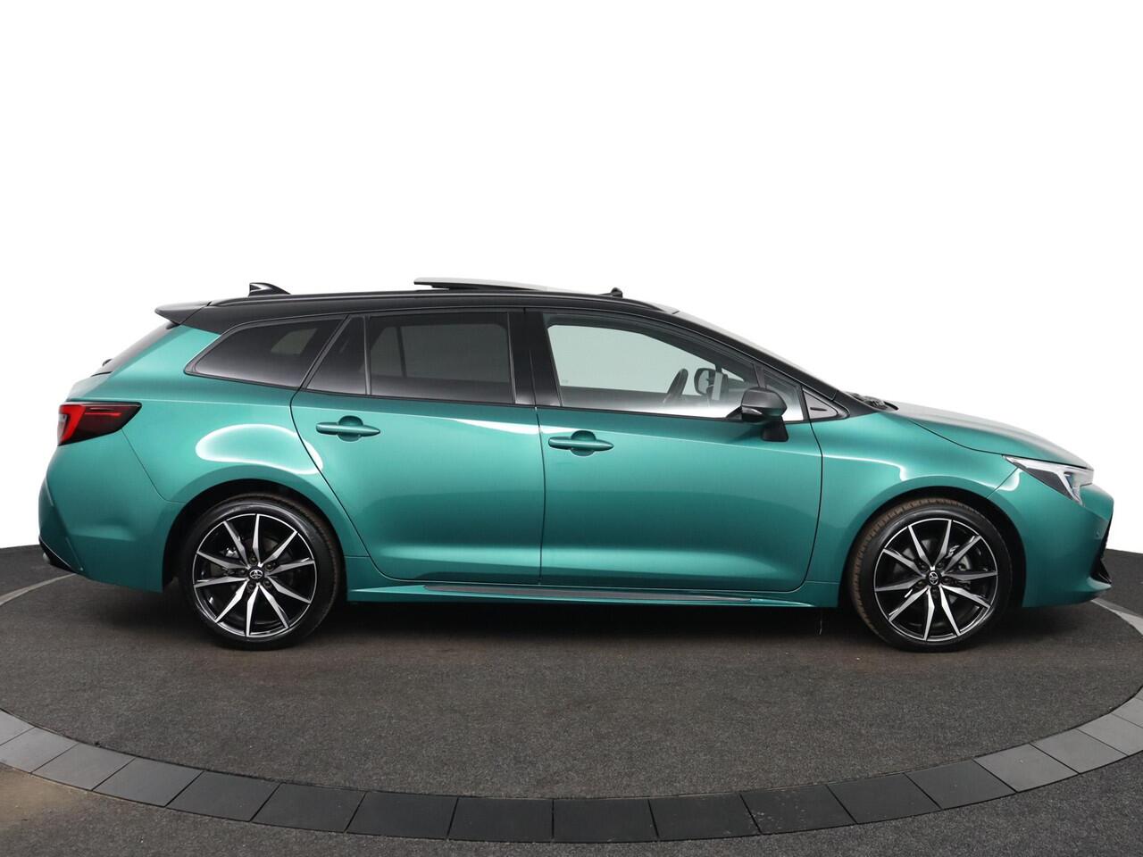 Toyota COROLLA Touring Sports Hybrid 200 GR Sport Plus | Schuif/Kantel dak | Navigatie | Parkeer sensoren |
