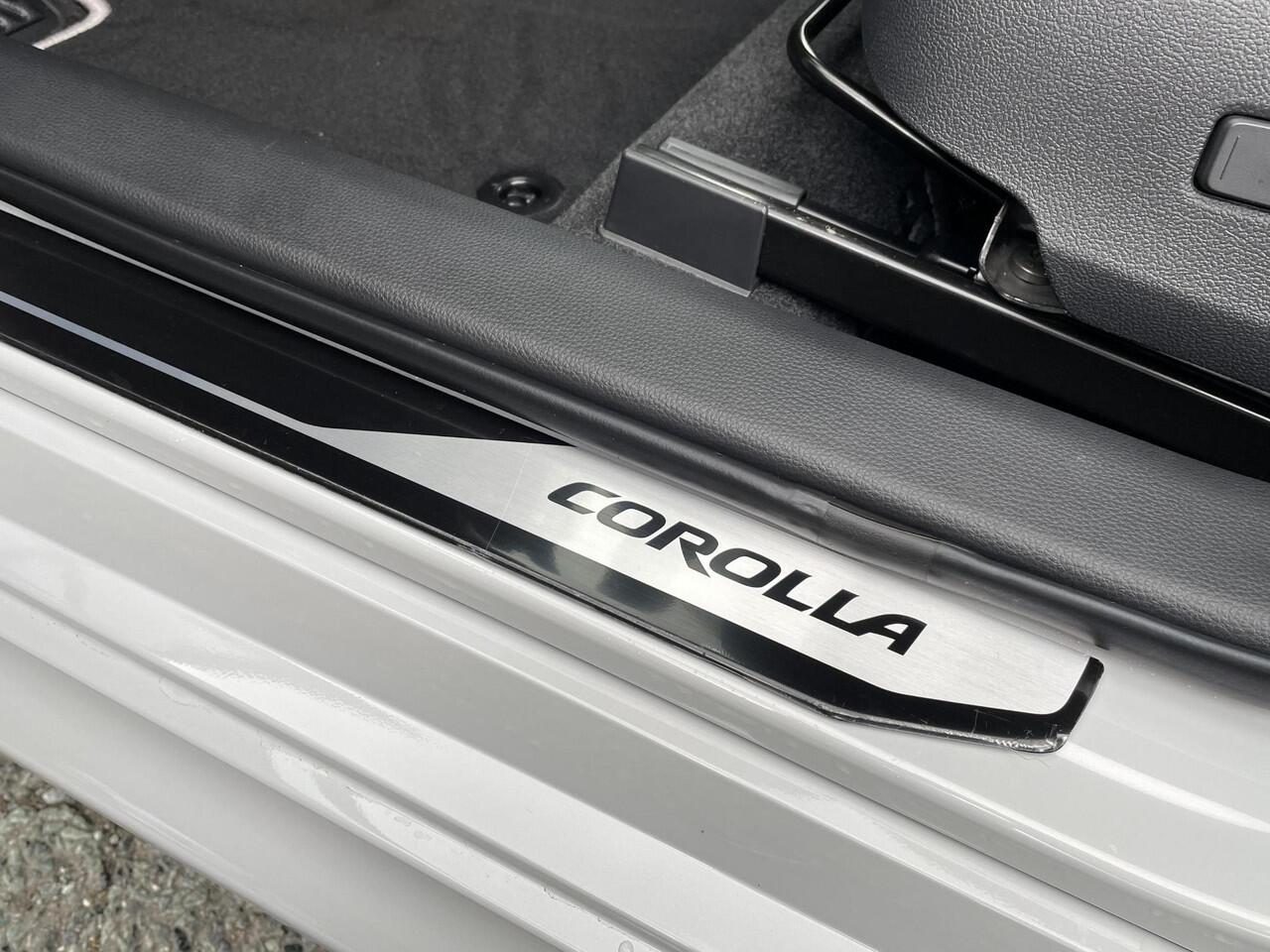 Toyota COROLLA Touring Sports Hybrid 140 Dynamic **STOELVERWARMING/ PARKEERSENSOREN VOOR EN ACHTER/ LENDENSTEUN/ KEYLESS**