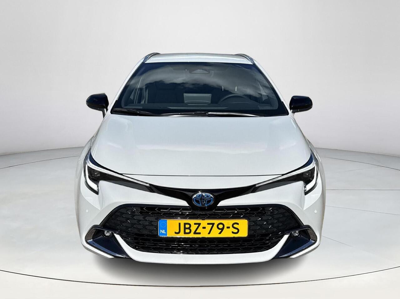 Toyota COROLLA Touring Sports Hybrid 140 Dynamic **STOELVERWARMING/ PARKEERSENSOREN VOOR EN ACHTER/ LENDENSTEUN/ KEYLESS**