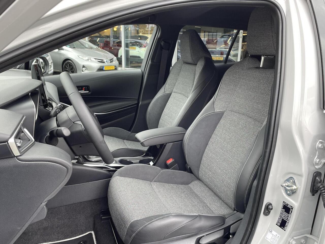 Toyota COROLLA Touring Sports Hybrid 140 Dynamic **STOELVERWARMING/ PARKEERSENSOREN VOOR EN ACHTER/ LENDENSTEUN/ KEYLESS**