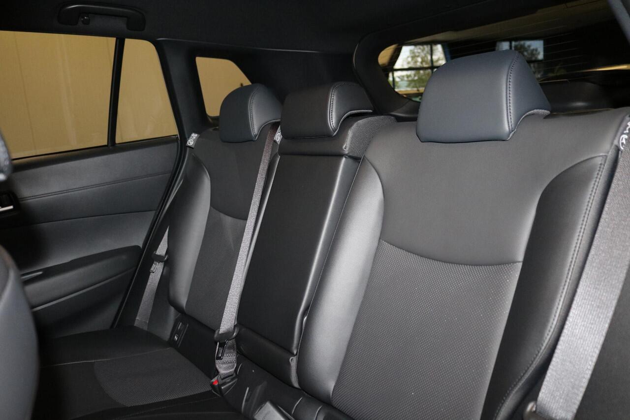 Toyota COROLLA Cross Hybrid 180 Executive, Facelift, Blind Spot, Parkeersensoren, Leder, Treeplanken