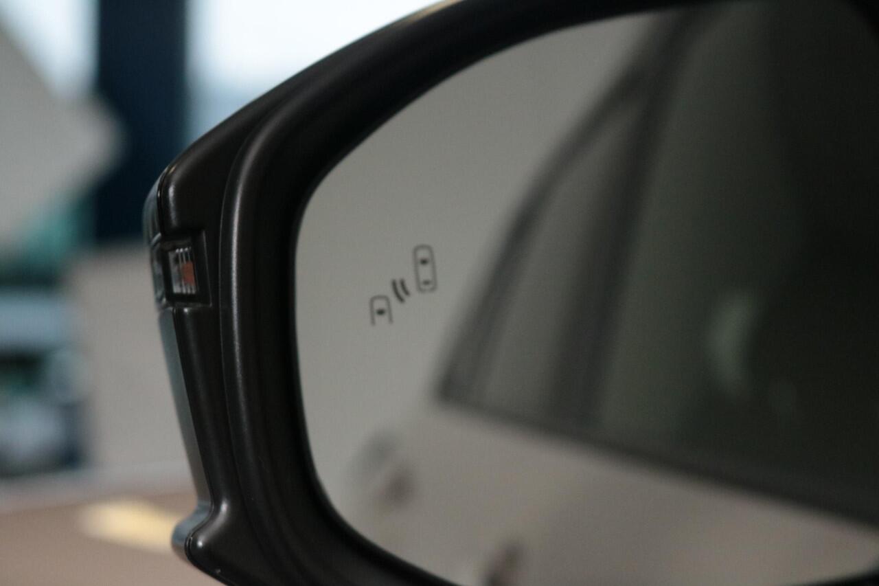 Toyota COROLLA Cross Hybrid 180 Executive, Facelift, Blind Spot, Parkeersensoren, Leder, Treeplanken