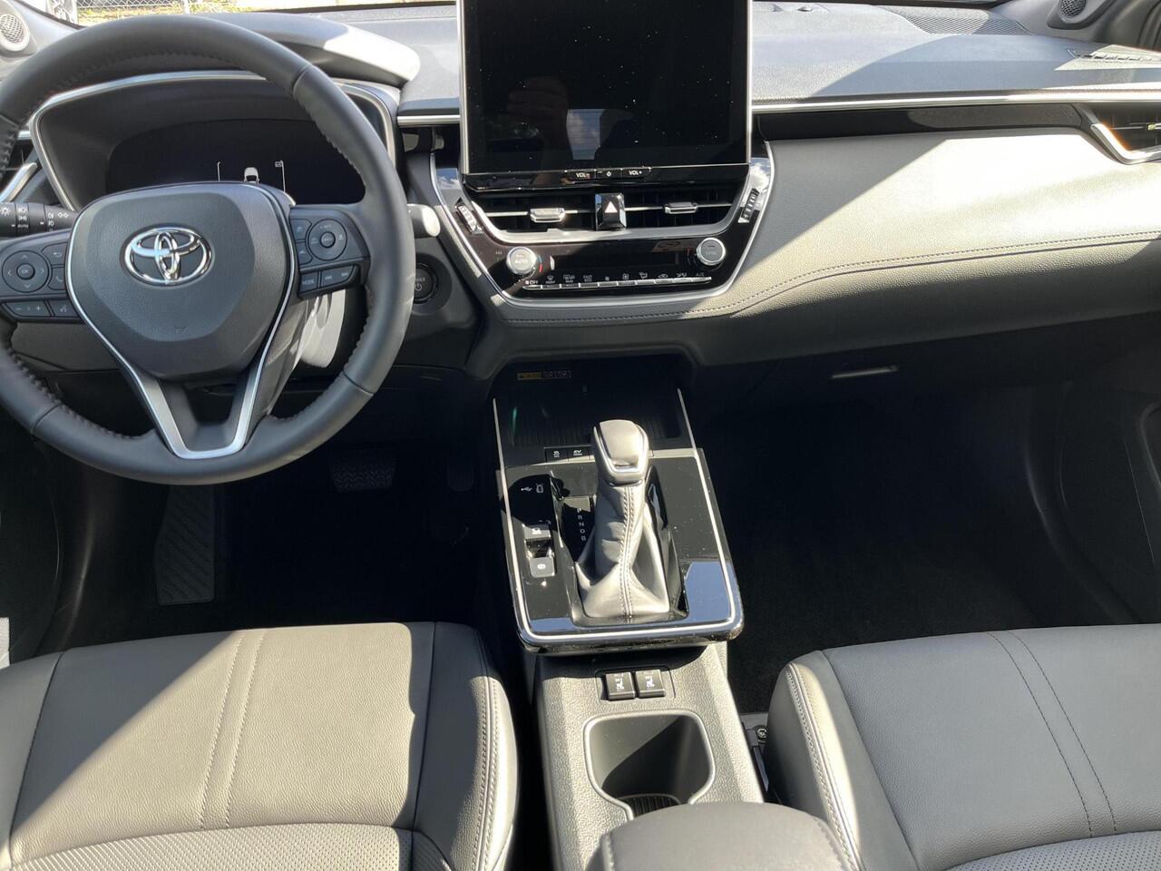 Toyota COROLLA Cross Hybrid 180 Executive | All-in prijs | Apple/Android | Leder | Camera |