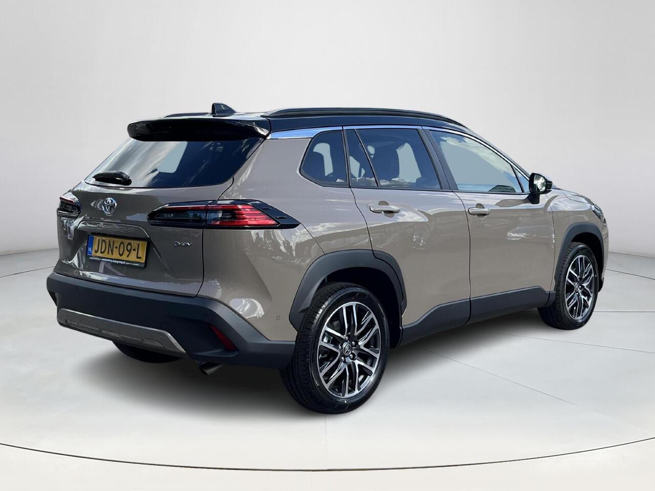 Toyota COROLLA Cross Hybrid 180 Executive | All-in prijs | Apple/Android | Leder | Camera |