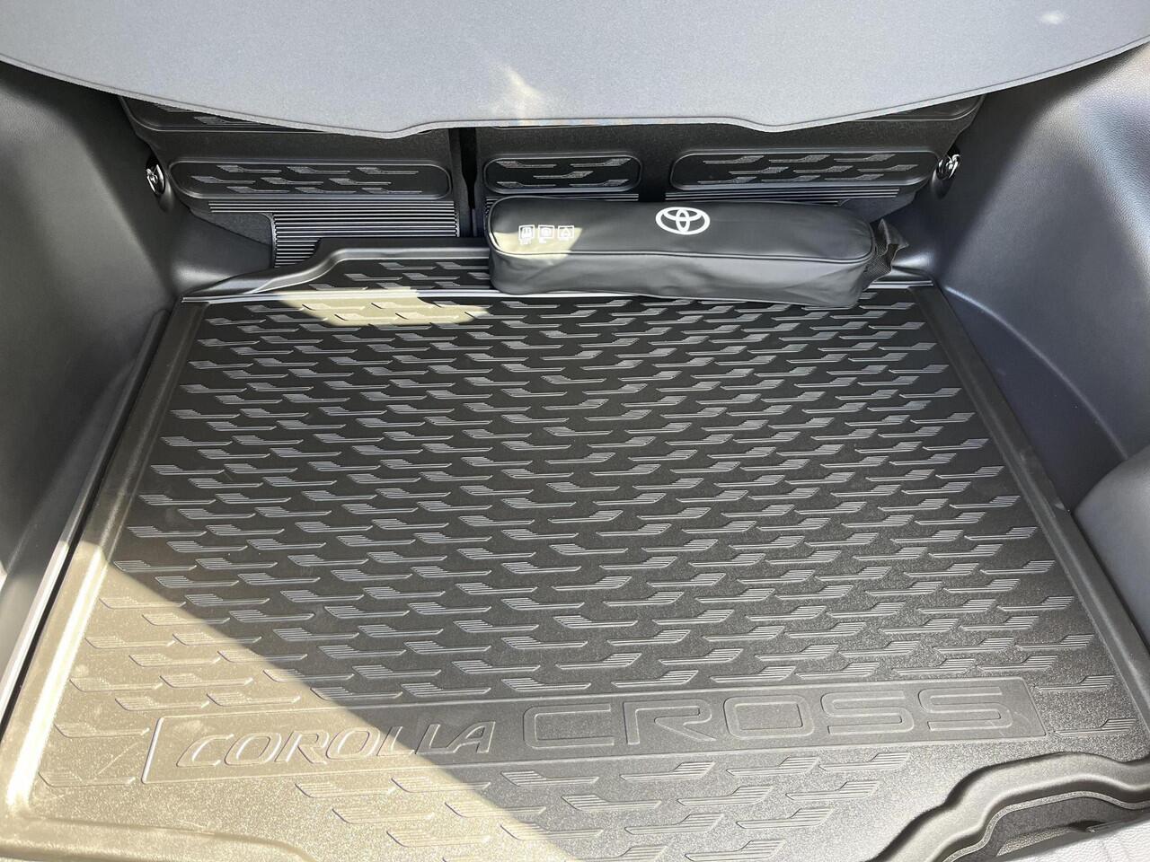 Toyota COROLLA Cross Hybrid 180 Executive | All-in prijs | Apple/Android | Leder | Camera |