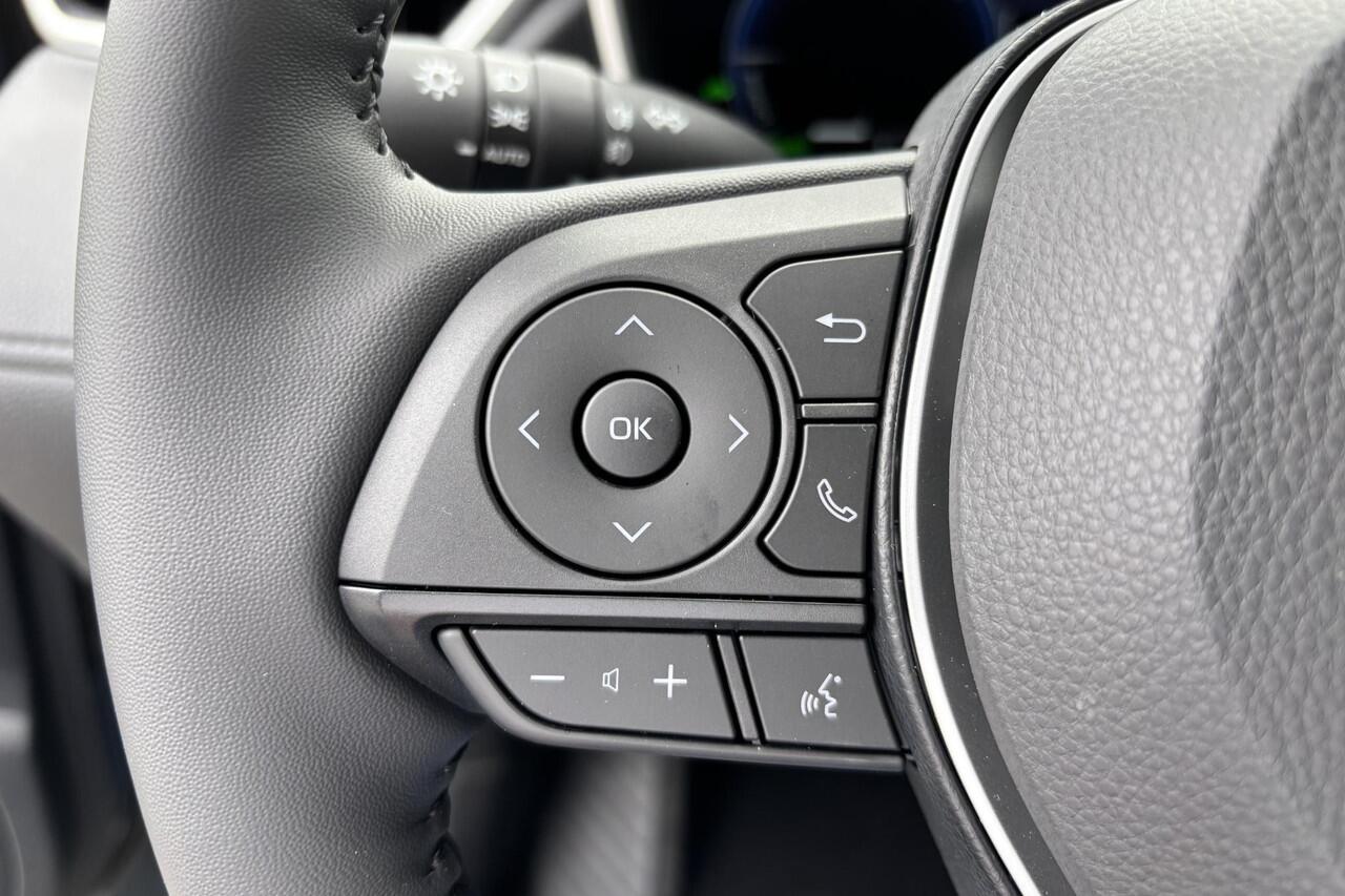 Toyota COROLLA Cross Hybrid 140 Dynamic Apple Carplay / Android Auto, Parkeersensoren, Stoel / stuur verwarming , Dodehoek detectie, Elek. klep.