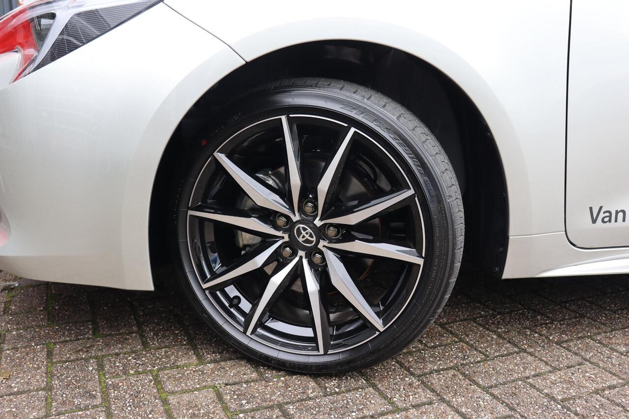 Toyota COROLLA Touring Sports Hybrid 180 GR Sport , Stoelverwarming , Nu met ¤3000 demovoordeel