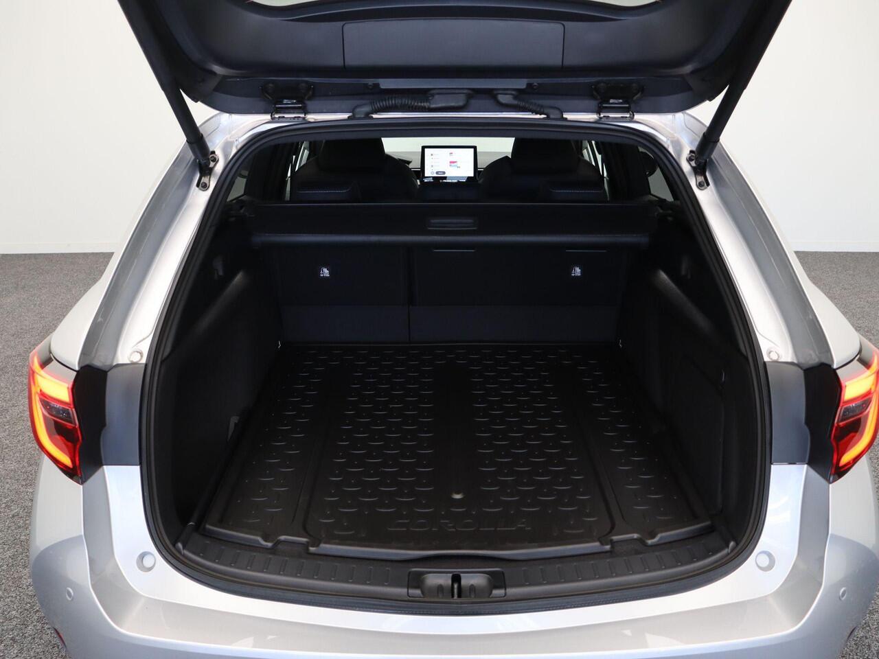 Toyota COROLLA Touring Sports Hybrid 200 Executive | Stuur, voorruit en stoelverwarming | Elektrische Achterklep | Adaptieve Cruise Control | Camera | 10 Jaar Garantie |