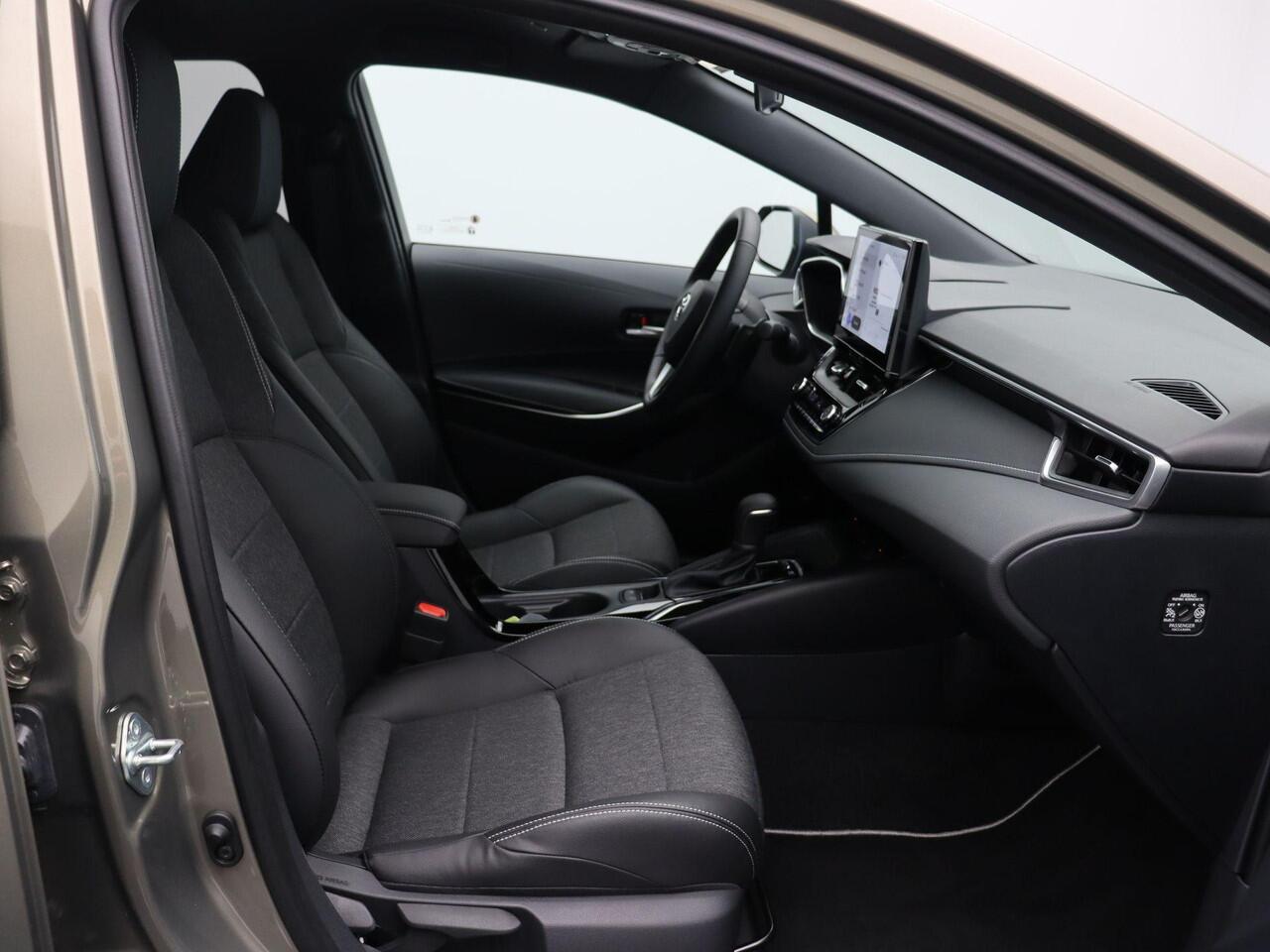 Toyota COROLLA Touring Sports Hybrid 200 Executive | Elektrische Achterklep | Keyless entry | Stoel, Stuur en voorruitverwarming | 10 jaar garantie |