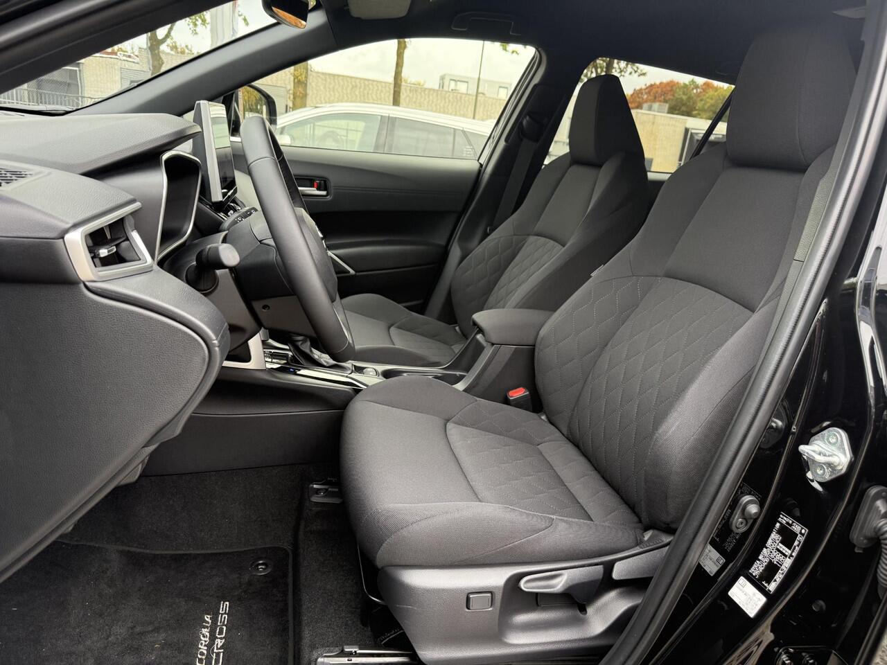 Toyota COROLLA Cross Hybrid 140 Style **DODEHOEK DETECTIE/ STOEL EN STUURWIELVERWARMING/ KEYLESS**