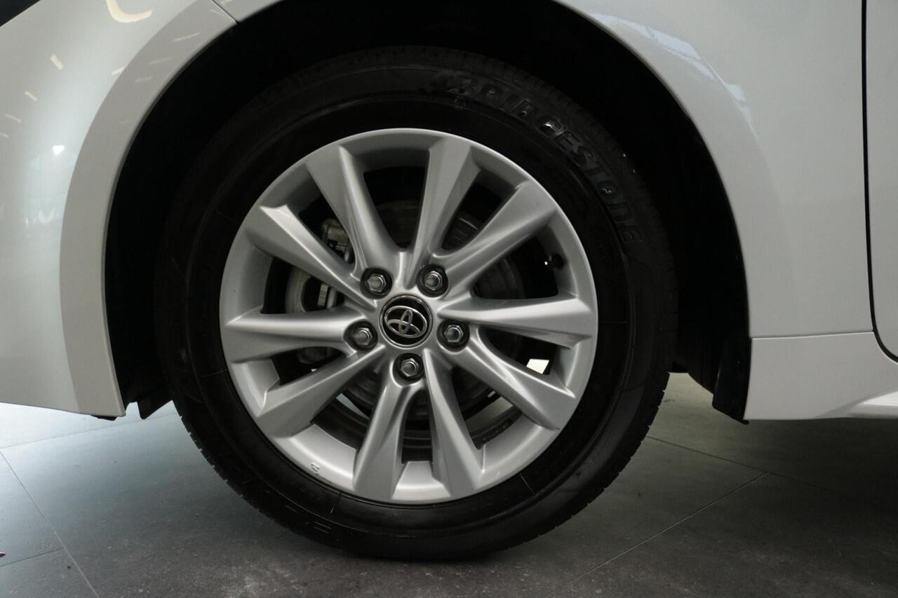 Toyota COROLLA Hybrid 140 Dynamic, Parkeersensoren , Stuur en stoelverwarming, Camera, Sensoren, Apple Carplay / Android Auto, Keyless!