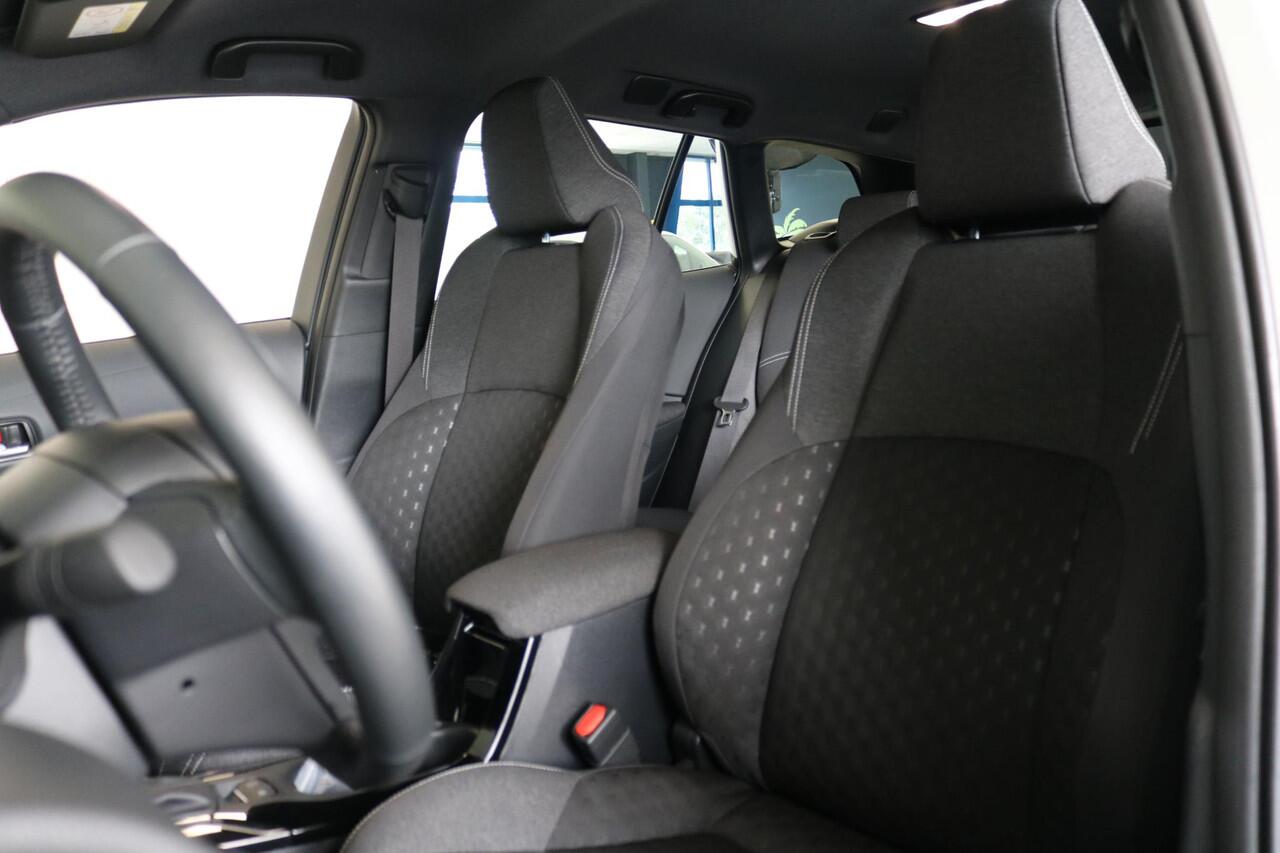 Toyota COROLLA Hybrid 140 Dynamic, Parkeersensoren , Stuur en stoelverwarming, Camera, Sensoren, Apple Carplay / Android Auto, Keyless!