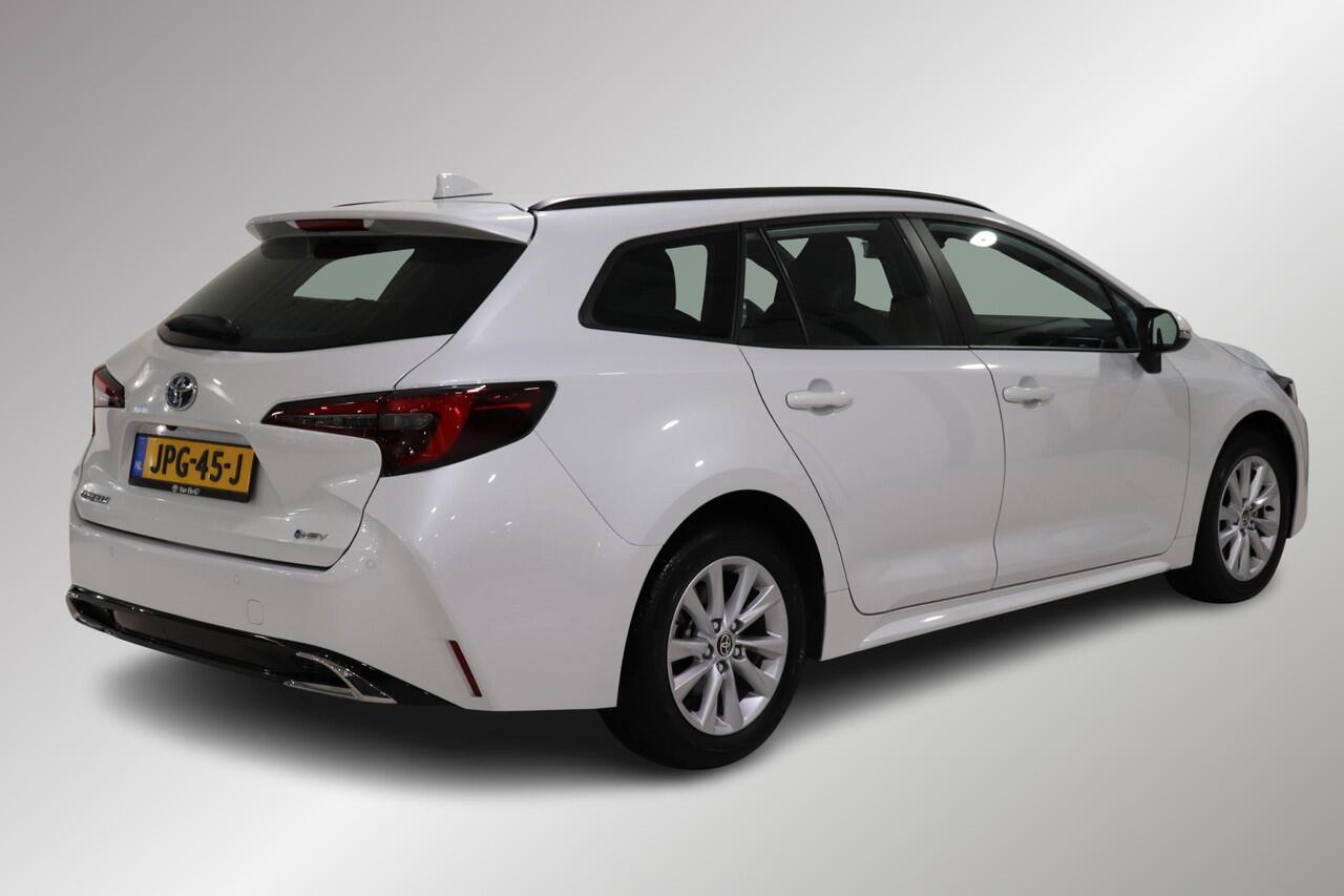 Toyota COROLLA Hybrid 140 Dynamic, Parkeersensoren , Stuur en stoelverwarming, Camera, Sensoren, Apple Carplay / Android Auto, Keyless!