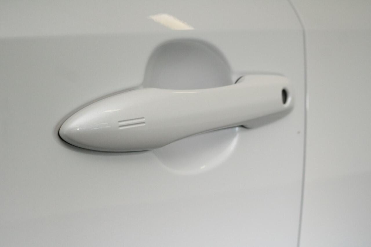 Toyota COROLLA Hybrid 140 Dynamic, Parkeersensoren , Stuur en stoelverwarming, Camera, Sensoren, Apple Carplay / Android Auto, Keyless!