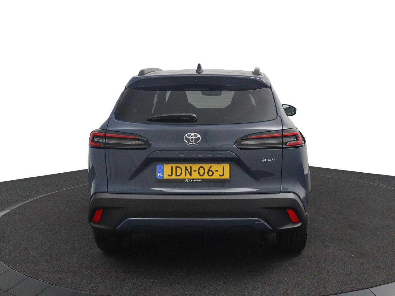 Toyota COROLLA Cross Hybrid 180 Executive | Elektrische achterklep | Parkeersensoren Voor + Achter | Volledig lederbekleding | Stoelverwarming |