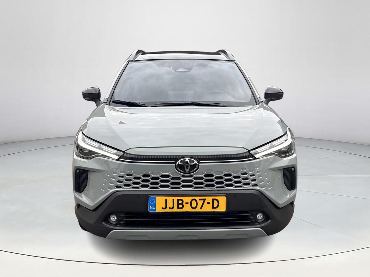 Toyota COROLLA Cross Hybrid 140 Dynamic **PANORAMA DAK/ STOEL EN STUURWIELVERWARMING/ PARKEERSENSOREN/ DODEHOEK DETECTIE**