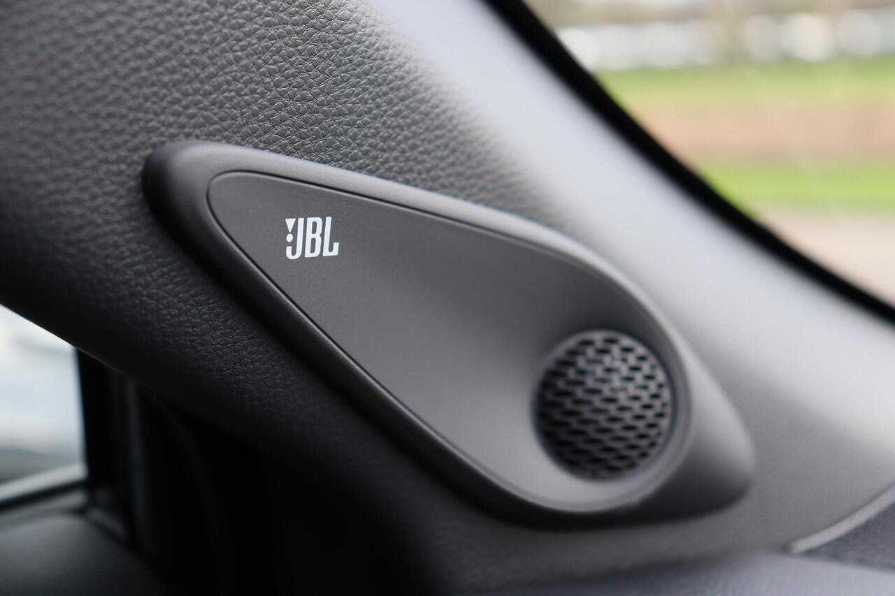 Toyota COROLLA Cross Hybrid 180 GR Sport, Apple Carplay, Android auto, JBL Audio, Panoramisch Dak, Parkeercamera, Parkeersensoren,