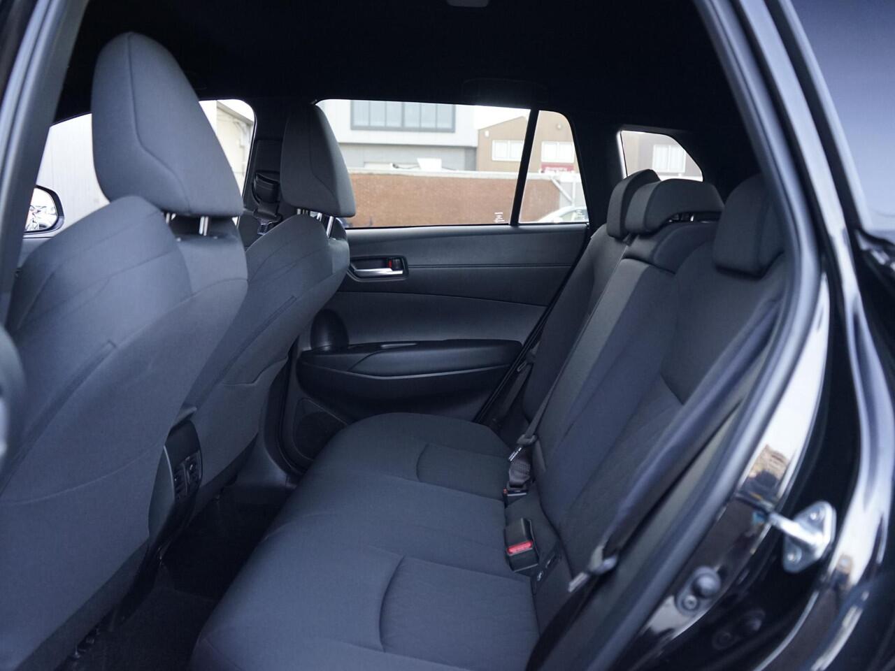 Toyota COROLLA Cross Hybrid 200 Team D Dealeronderh. / Smartphone Integratie / Stoel- en stuurverwarming / Achteruitrijcamera / LED verlichting / PDC voor en achter