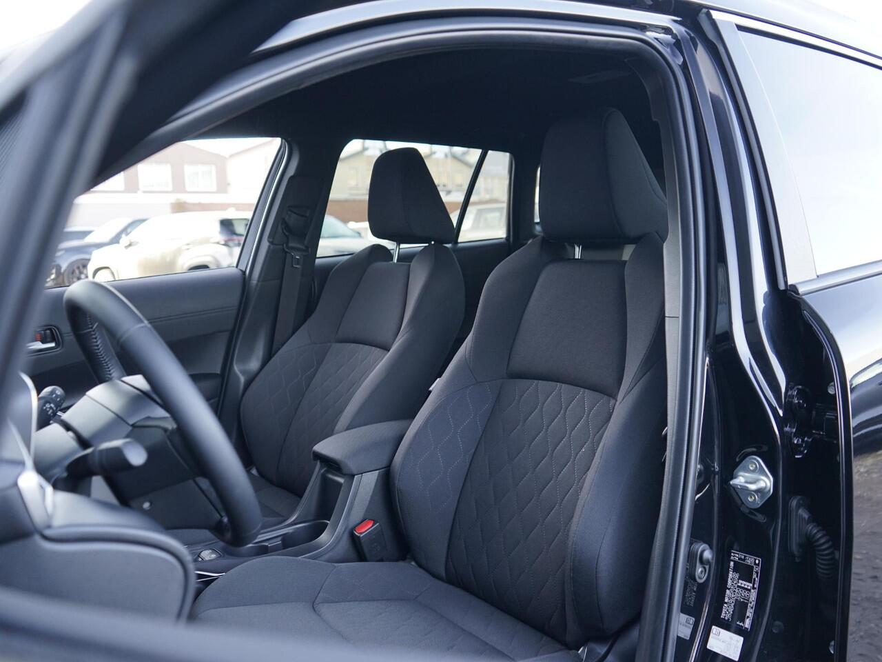 Toyota COROLLA Cross Hybrid 200 Team D Dealeronderh. / Smartphone Integratie / Stoel- en stuurverwarming / Achteruitrijcamera / LED verlichting / PDC voor en achter