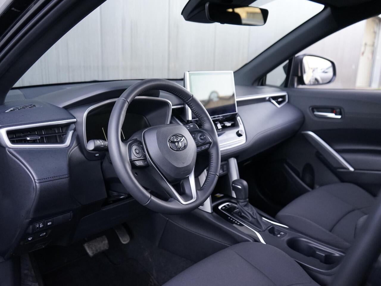 Toyota COROLLA Cross Hybrid 200 Team D Dealeronderh. / Smartphone Integratie / Stoel- en stuurverwarming / Achteruitrijcamera / LED verlichting / PDC voor en achter