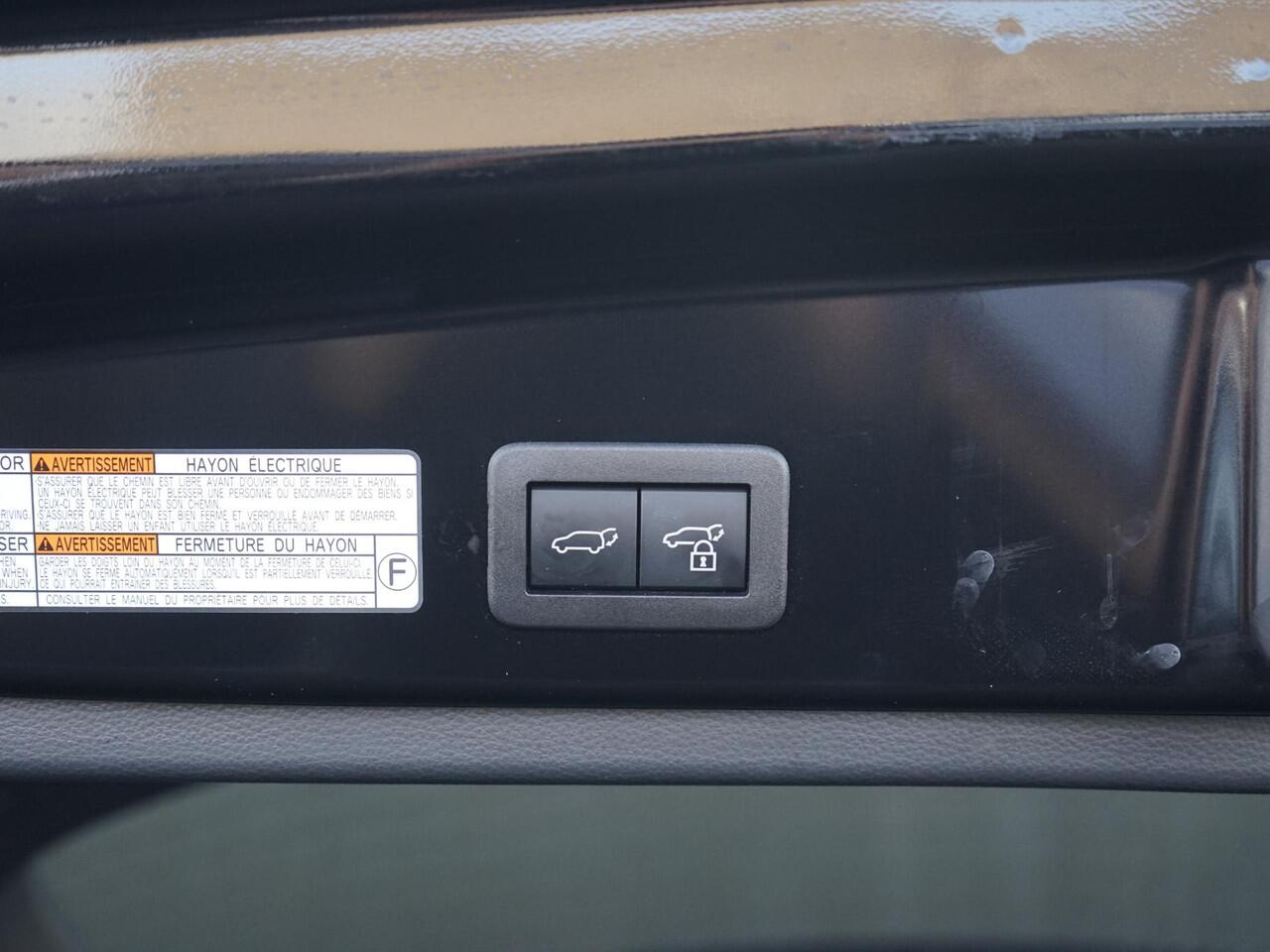 Toyota COROLLA Cross Hybrid 200 Team D Dealeronderh. / Smartphone Integratie / Stoel- en stuurverwarming / Achteruitrijcamera / LED verlichting / PDC voor en achter