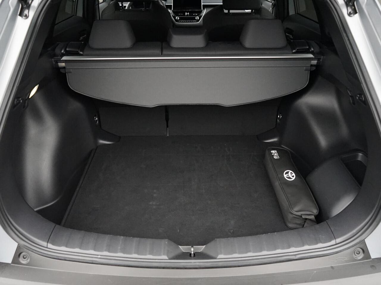 Toyota COROLLA Cross Hybrid 200 Team D Dealeronderh. / Smartphone Integratie / Stoel- en stuurverwarming / Achteruitrijcamera / LED verlichting / PDC voor en achter