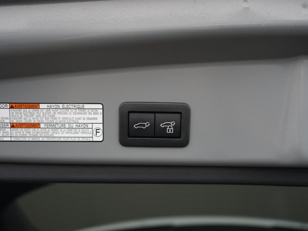 Toyota COROLLA Cross Hybrid 200 Team D Dealeronderh. / Smartphone Integratie / Stoel- en stuurverwarming / Achteruitrijcamera / LED verlichting / PDC voor en achter