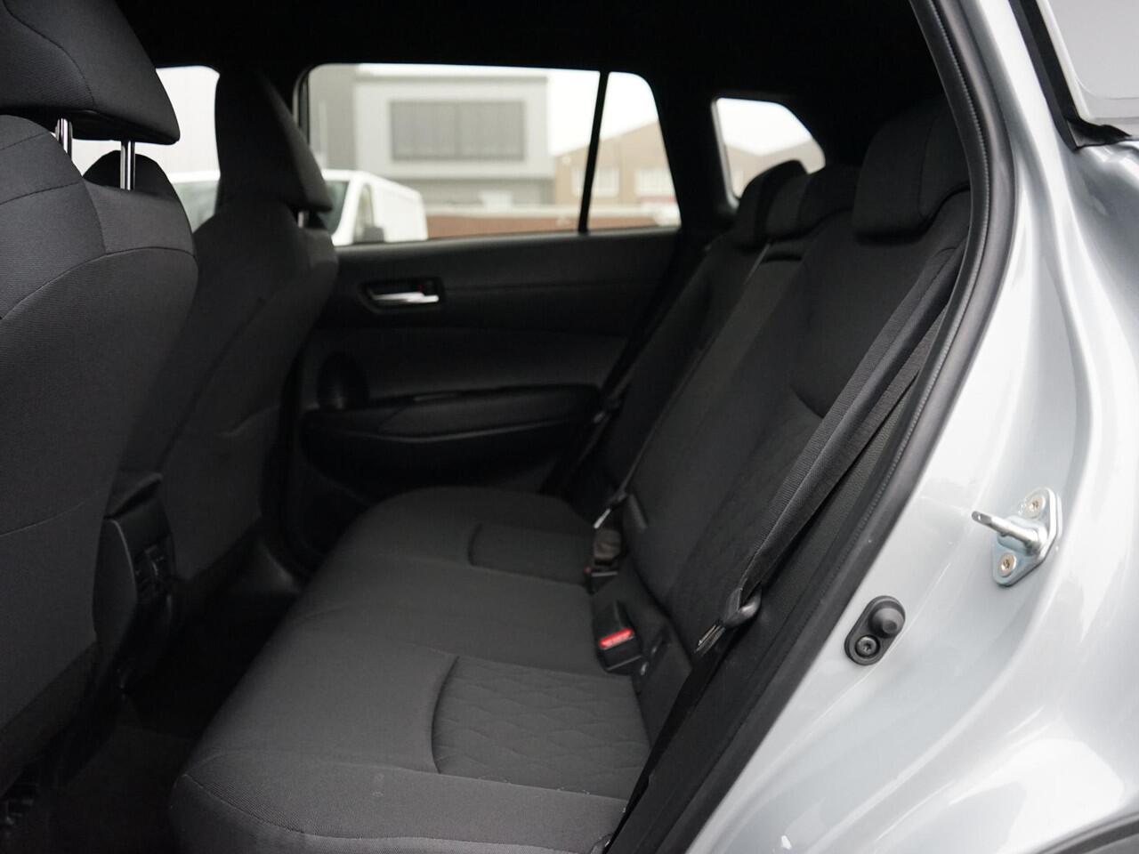 Toyota COROLLA Cross Hybrid 200 Team D Dealeronderh. / Smartphone Integratie / Stoel- en stuurverwarming / Achteruitrijcamera / LED verlichting / PDC voor en achter