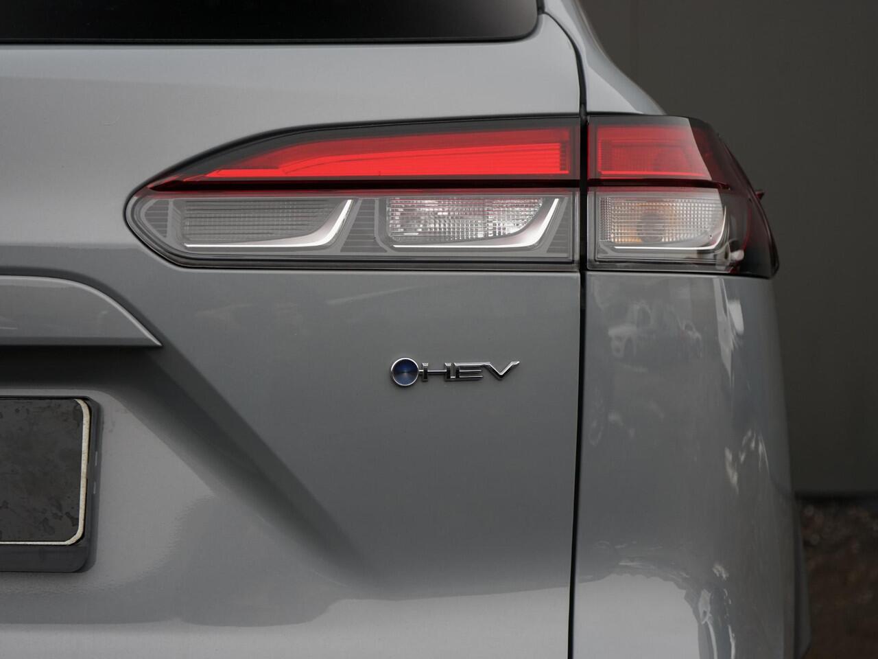 Toyota COROLLA Cross Hybrid 200 Team D Dealeronderh. / Smartphone Integratie / Stoel- en stuurverwarming / Achteruitrijcamera / LED verlichting / PDC voor en achter