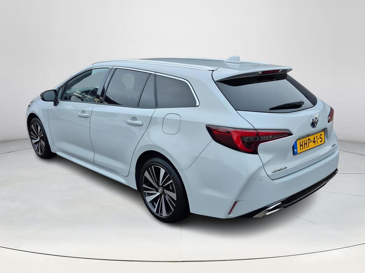 Toyota COROLLA Touring Sports Hybrid 140 Dynamic **STOELVERWARMING/ PARKEERSENSOREN/ KEYLESS/ ADAPTIEF CRUISE CONTROL**